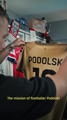 40岁波多尔斯基宣布退役，退役视频做得很酷
